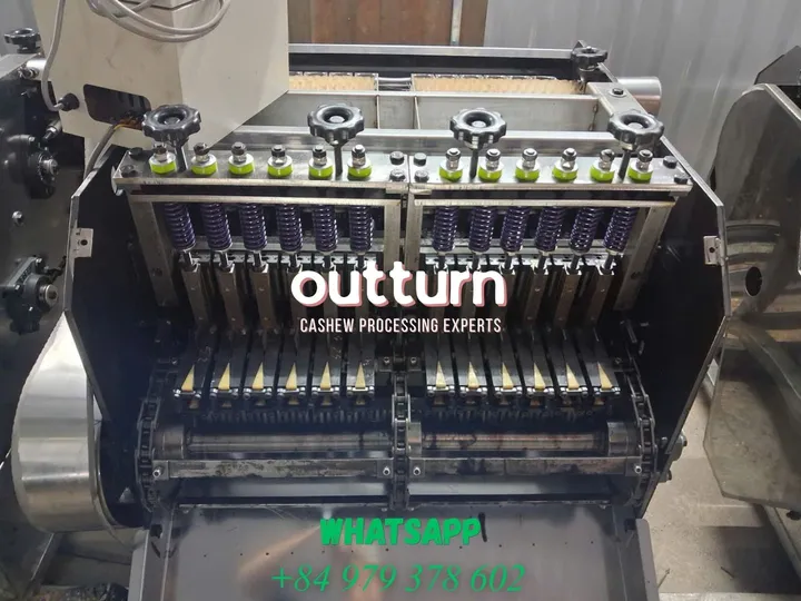 12-head cutting mechanism, close-up